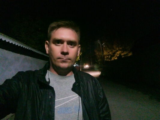  ,   Viktor, 34 ,  