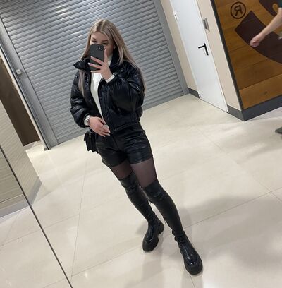  ,   Veronika, 25 ,   ,   