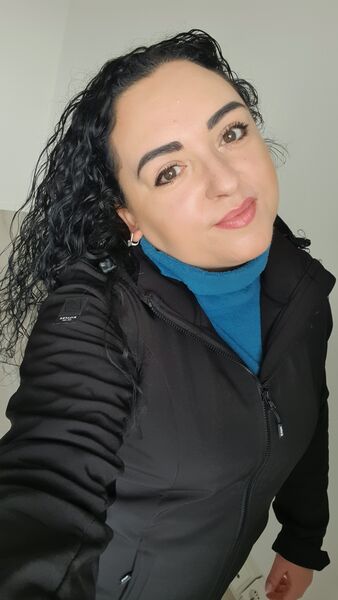  Halle,   Nelia, 40 ,     , c 
