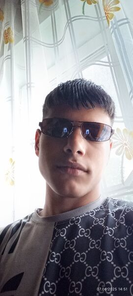  ,   Razmik, 19 ,   ,   