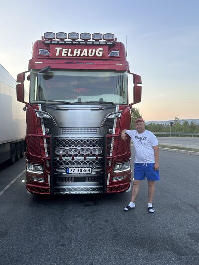  ,   Mikhail, 40 ,   ,   
