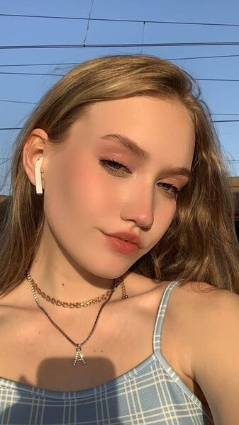  ,   Dasha, 22 ,   ,   