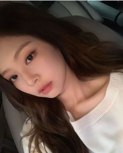  ,   Jennie, 26 ,   