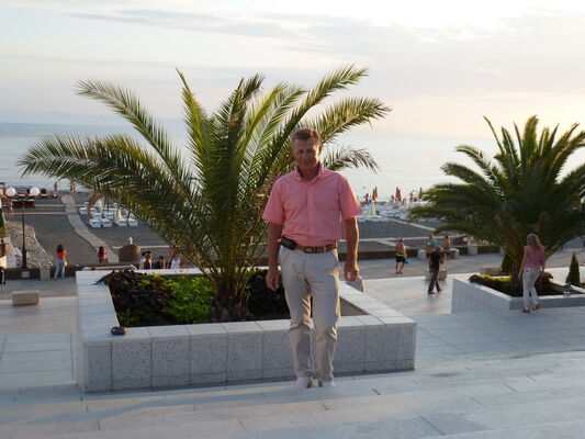  ,   Viktor, 65 ,   