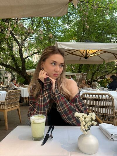  ,   Anastasia, 23 ,   c 