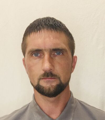  ,   Viktor, 44 ,   ,   