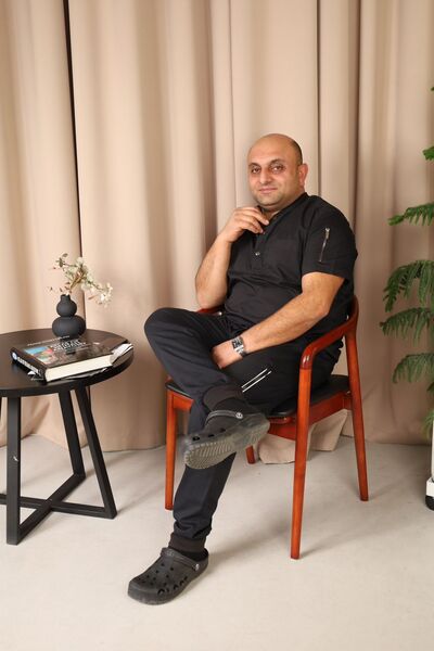  ,   Artur, 39 ,   ,   