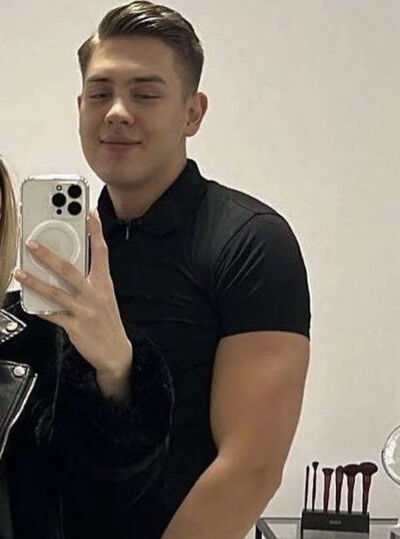  ,   Konrad, 24 ,   ,   