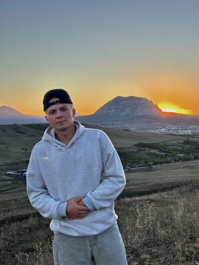   ,   Vladimir, 21 ,  