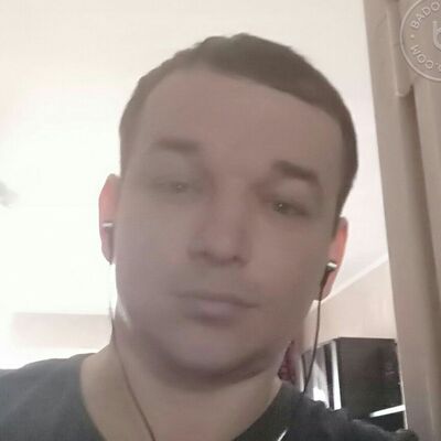  ,   Viktor, 45 ,   