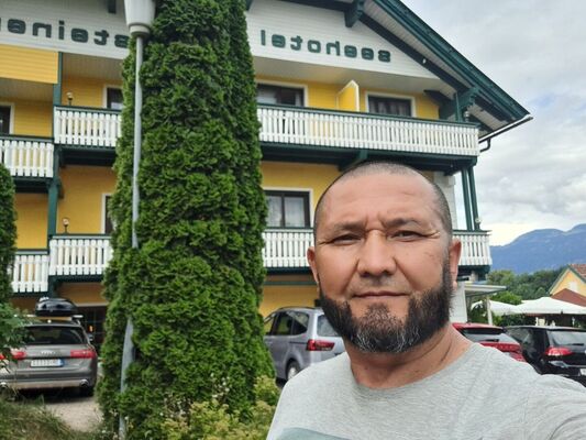  ,   Fakhriddin, 43 ,     