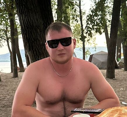  ,   Denis, 32 ,   ,   