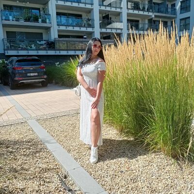  Bielany Wroclawskie,   Elena, 35 ,   ,   , 