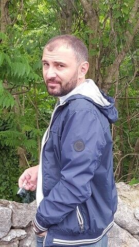  ,   Gio, 42 ,   