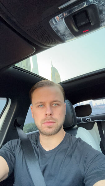  ,   Milan, 28 ,   c 