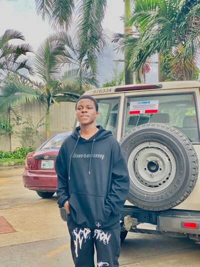  ,   Frank, 25 ,     , c 