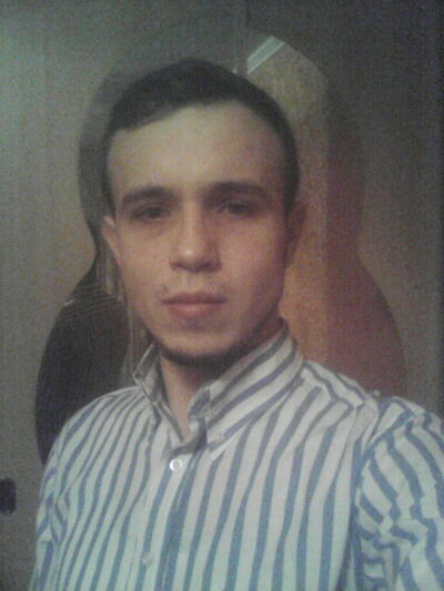  ,   Viktor, 33 ,   