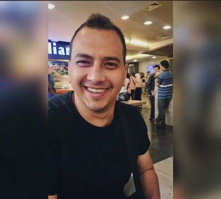  ,   Adel, 32 ,   ,   