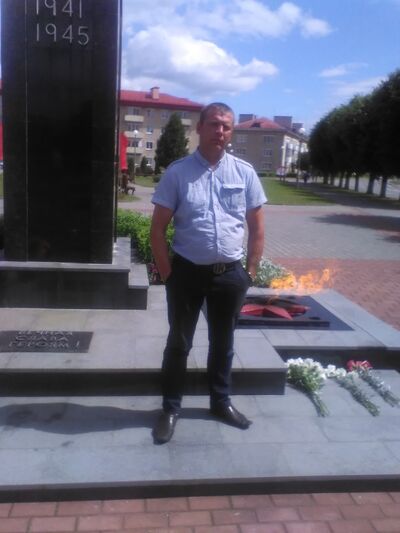  ,   Nik, 40 ,   