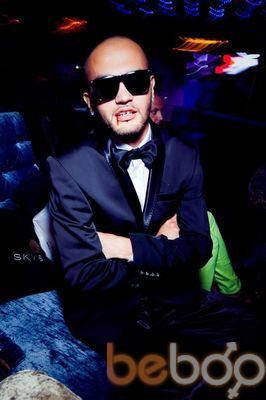  ,   Den, 32 ,   