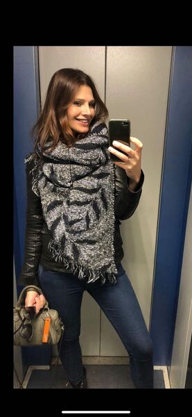  ,   Sofi, 25 ,   ,   