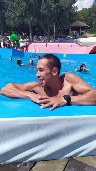  ,   Viktor, 32 ,   ,   