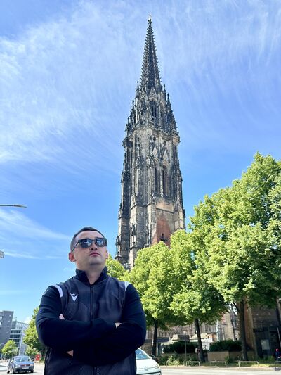  ,   Gio, 32 ,   ,   