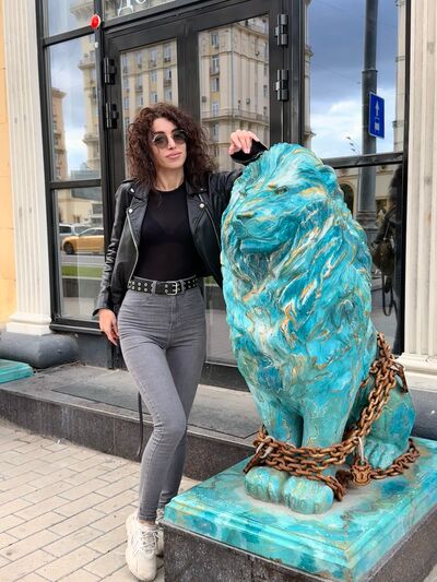  ,   Iza, 38 ,  