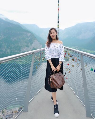  Canary Wharf,   Miss Julia, 35 ,   ,   