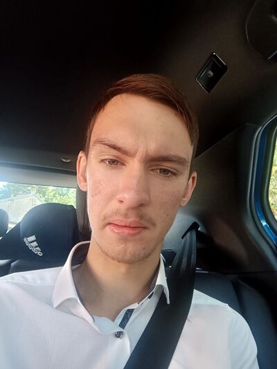  Saint-Germain-en-Laye,   Maksim, 19 ,   ,   