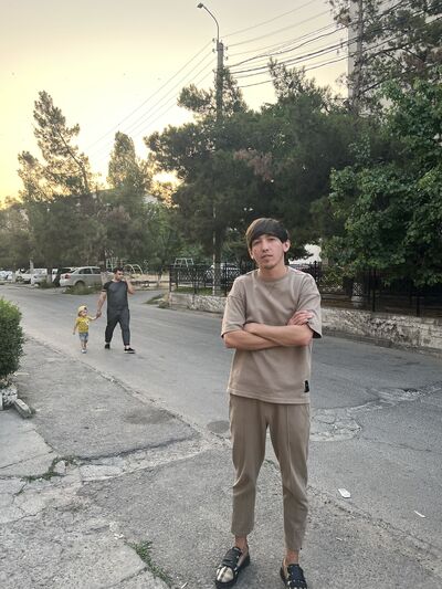  ,   Oybek, 27 ,   ,   , c , 