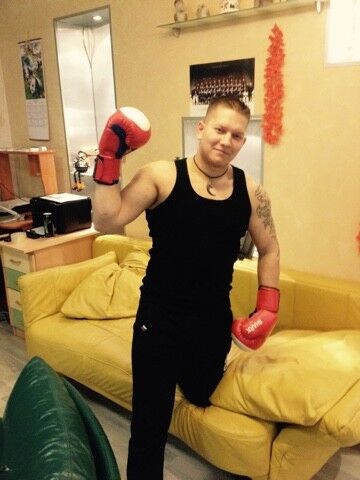  5703074  Maks, 32 ,    