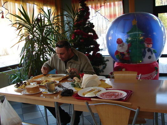  ,   Mihael, 54 ,   