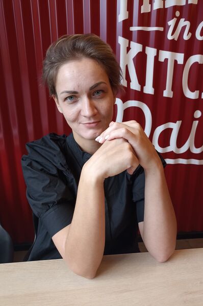  ,   Elena, 32 ,   ,   