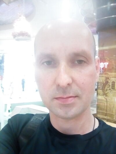  ,   Nikolas, 44 ,   ,   