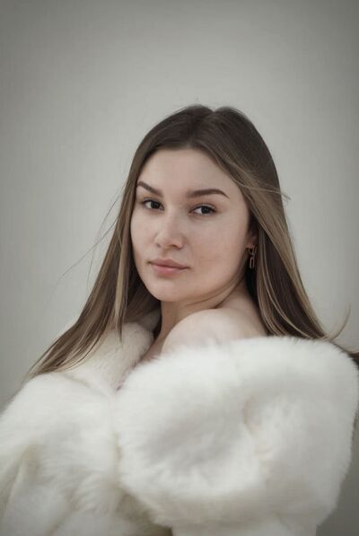  ,   Elena, 31 ,   c 