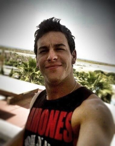  ,   Kenan, 32 ,   ,   , c 