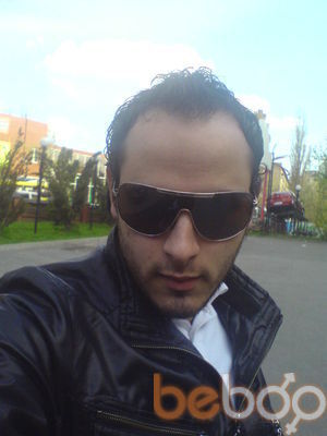  ,   Albert sexy, 37 ,   