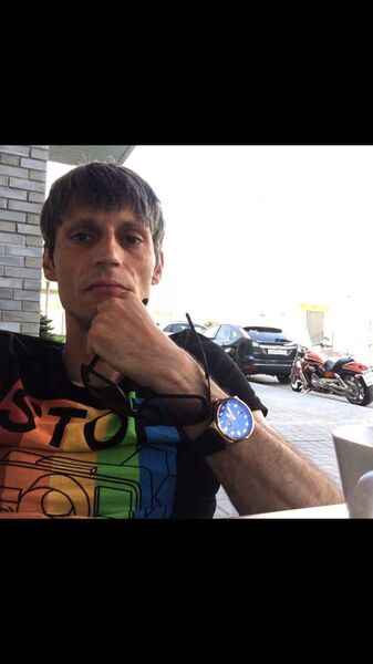  --,   Den, 44 ,   ,   