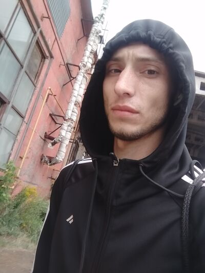  ,   Viktor, 27 ,   ,   