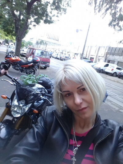  ,   Julia, 40 ,   ,   , c 
