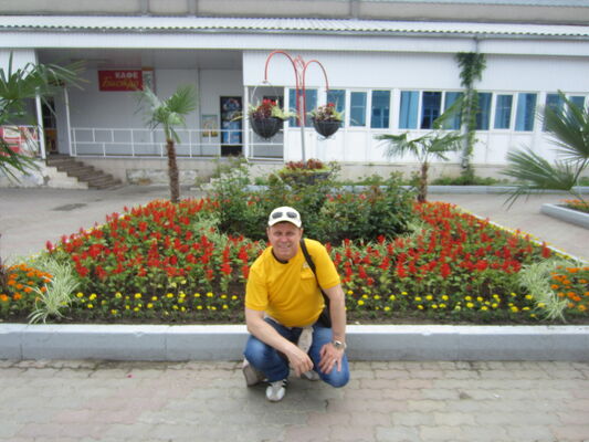  ,   Viktor, 62 ,   