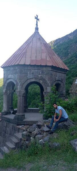  ,   Armen, 25 ,   , 