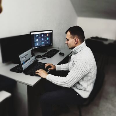  ,   Slava, 33 ,   