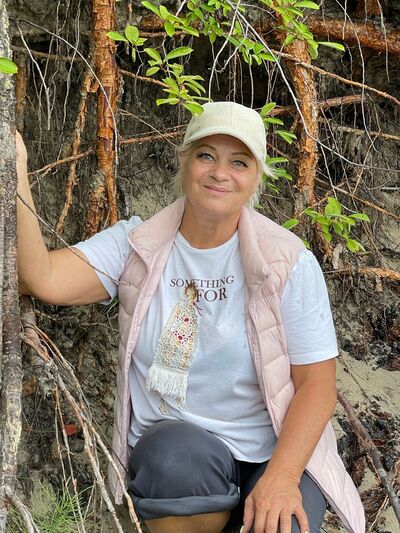 ,   Lidia, 57 ,     , c 