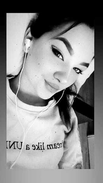  ,   Anastasia, 21 ,   , c 