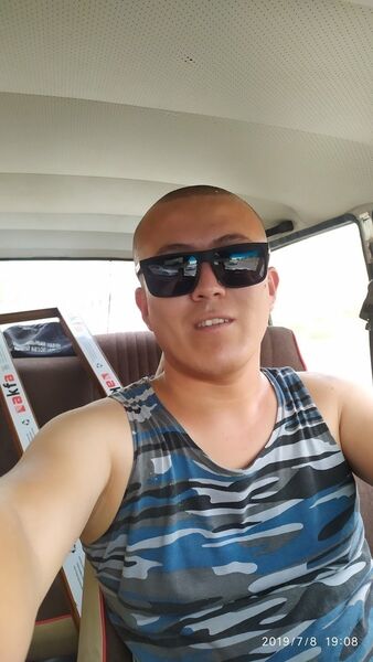  ,   Nuriddin, 32 ,   