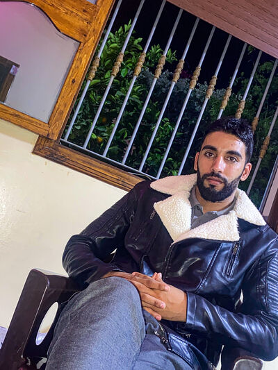  ,   Aziz, 28 ,   ,   