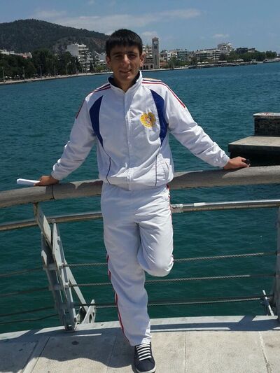  ,   Arman, 32 ,   ,   , c 