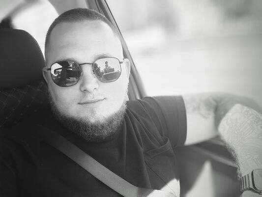  ,   Tomas, 28 ,   ,   